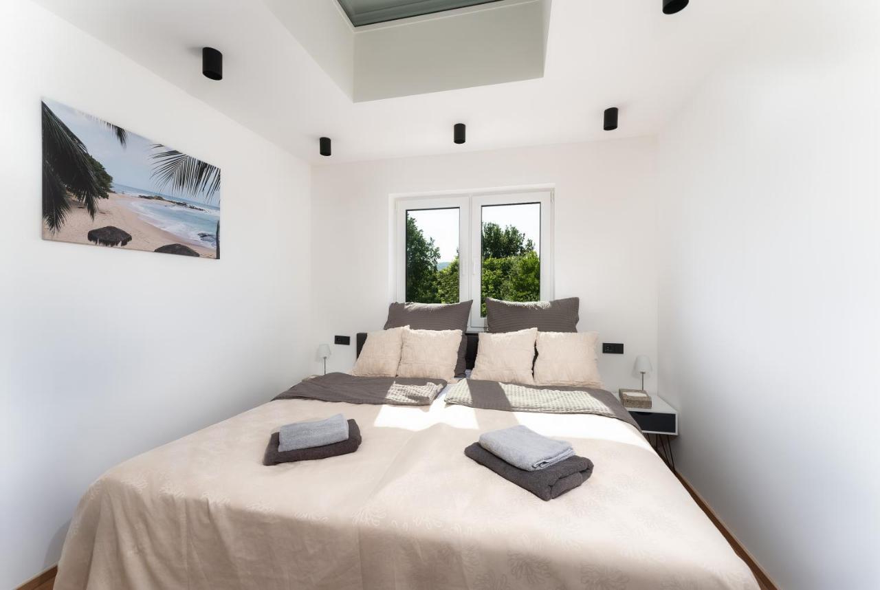 Gemuetliches Und Lichtdurchflutetes Penthouse Mit Sternenhimmelblick, Boxspringbett Und Terrasse - Gute Anbindung An Die Innenstadt Kassel Exterior foto